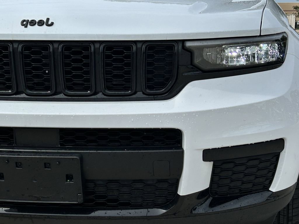 Used 2025 Jeep Grand Cherokee L Altitude RWD image 8