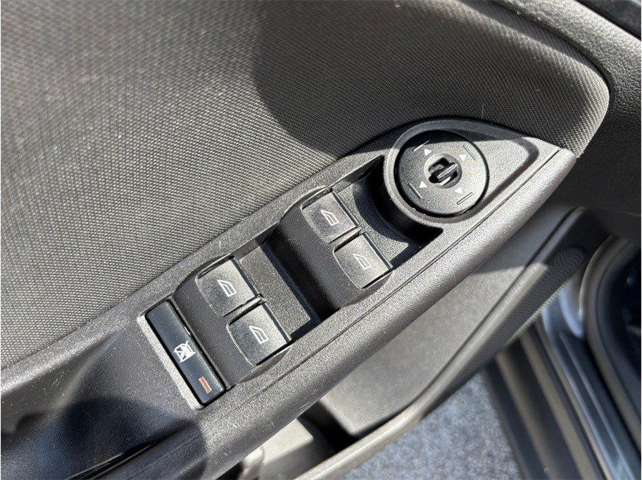 Used 2017 Ford Focus SEL FWD image 15