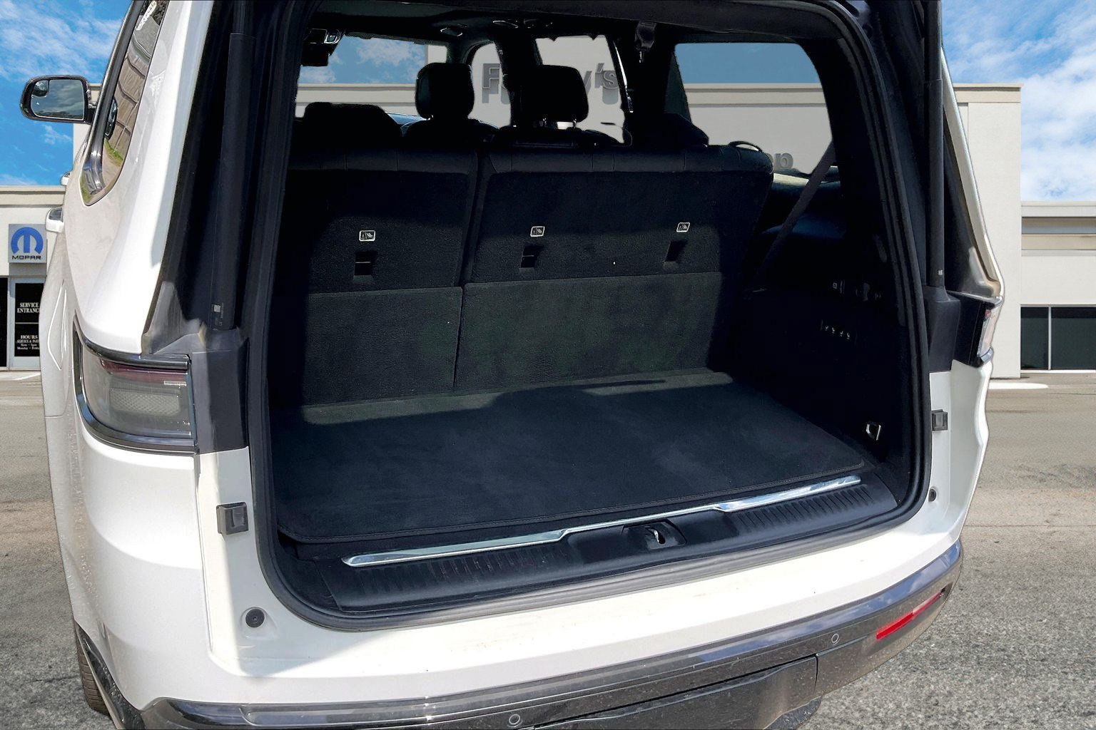 Certified 2025 Jeep Grand Wagoneer Series II Obsidian w/ Quick Order Packagew 28T AWD/4WD image 33