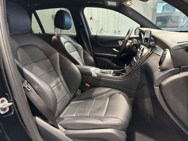 Used 2022 Mercedes-Benz GLC 300 4MATIC w/ AMG Line image 30