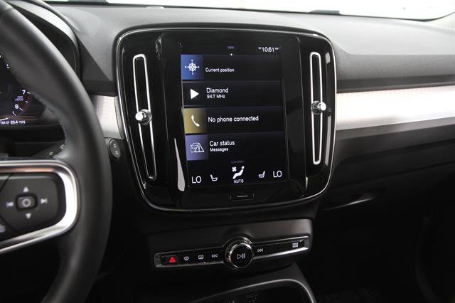 Used 2022 Volvo XC40 T5 Momentum w/ Premium Package AWD/4WD image 9