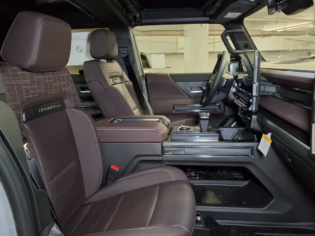 New 2026 GMC Hummer EV SUV w/ LPO, Dark Essentials Package AWD/4WD image 6
