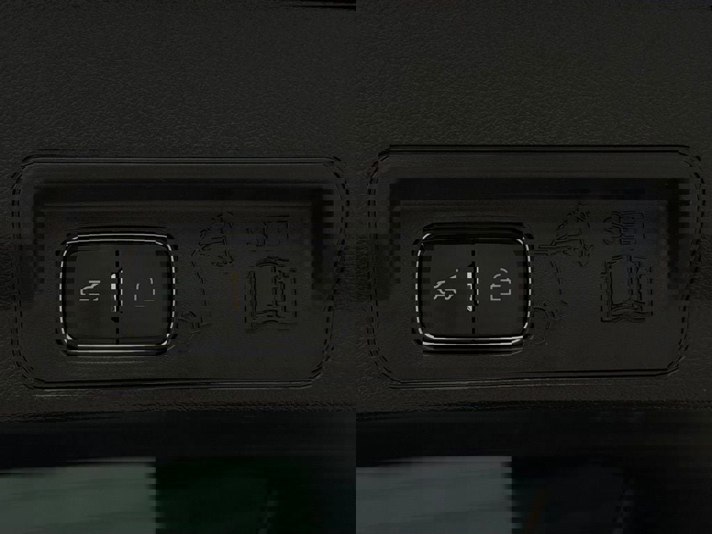 Used 2021 Ford Explorer XLT w/ Equipment Group 202A RWD image 27