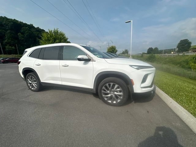 Used 2025 Buick Enclave Preferred AWD/4WD image 6