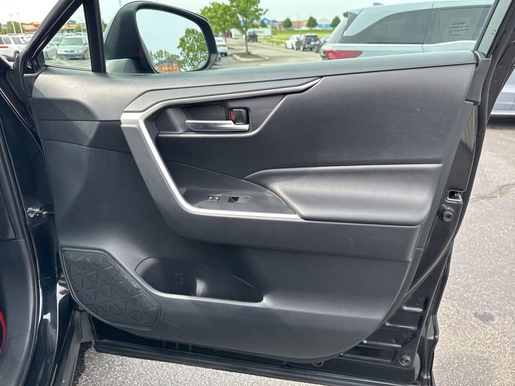 Used 2019 Toyota RAV4 XLE AWD/4WD image 40