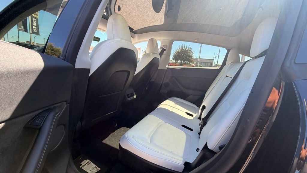 Used 2025 Tesla Model Y Long Range AWD/4WD image 8