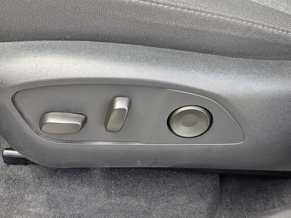 Used 2025 GMC Acadia Elevation FWD image 24
