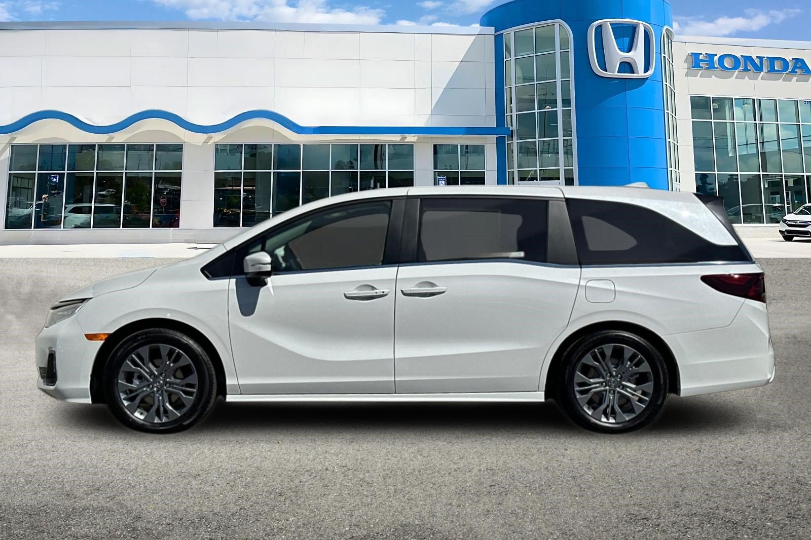 New 2026 Honda Odyssey Touring image 2