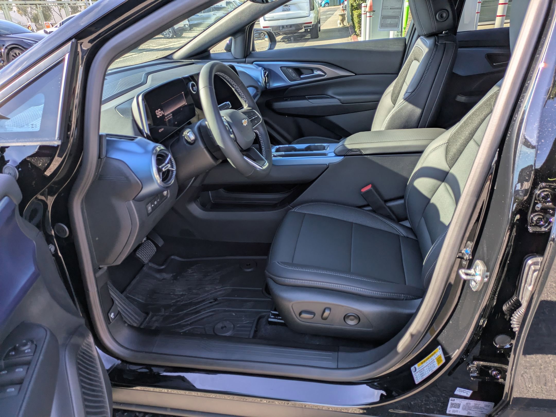 Used 2026 Chevrolet Equinox EV LT w/ LPO, All-Weather Mat Package image 11