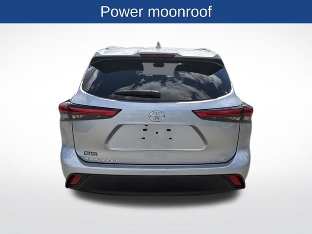 Used 2021 Toyota Highlander XLE AWD/4WD image 5