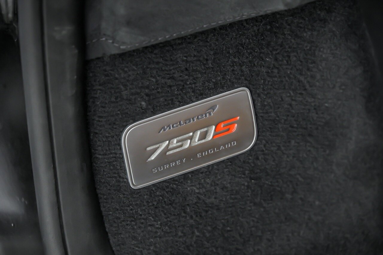 Used 2024 McLaren 750S Spider RWD image 24