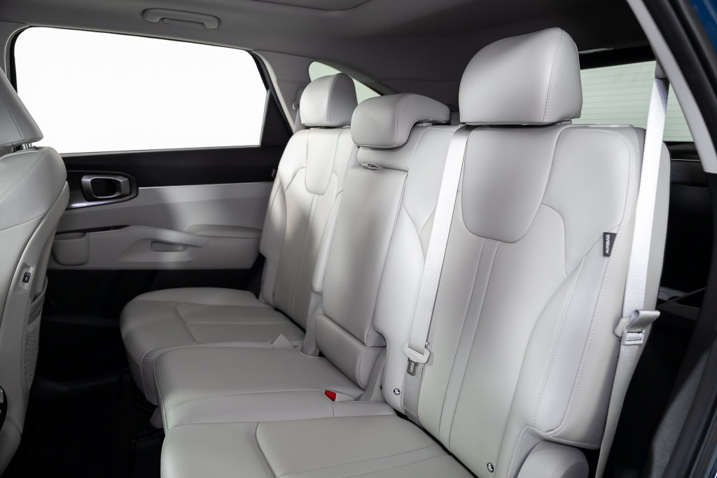 Used 2025 Kia Sorento S w/ Panoramic Sunroof Package FWD image 23