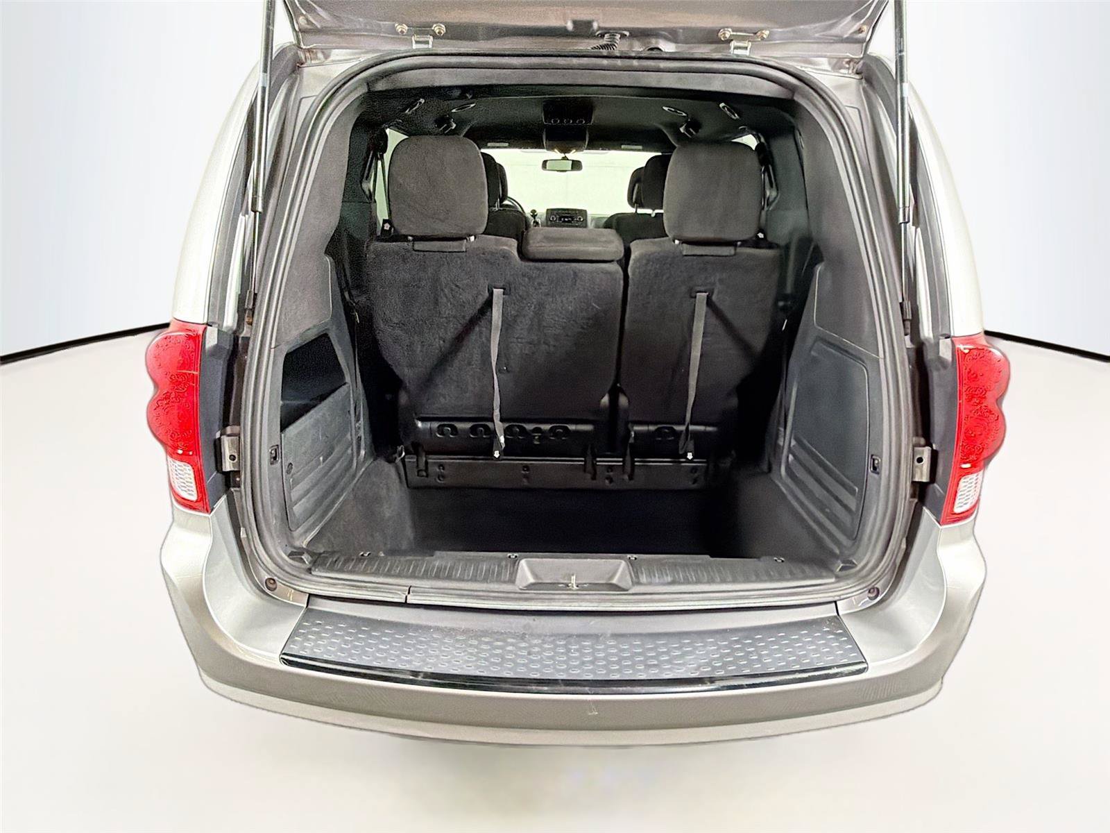 Used 2015 Dodge Grand Caravan SE w/ Quick Order Package 29E SE FWD image 14