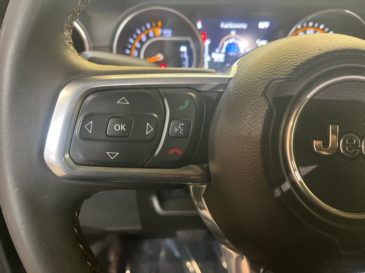 Used 2023 Jeep Gladiator Overland AWD/4WD image 21