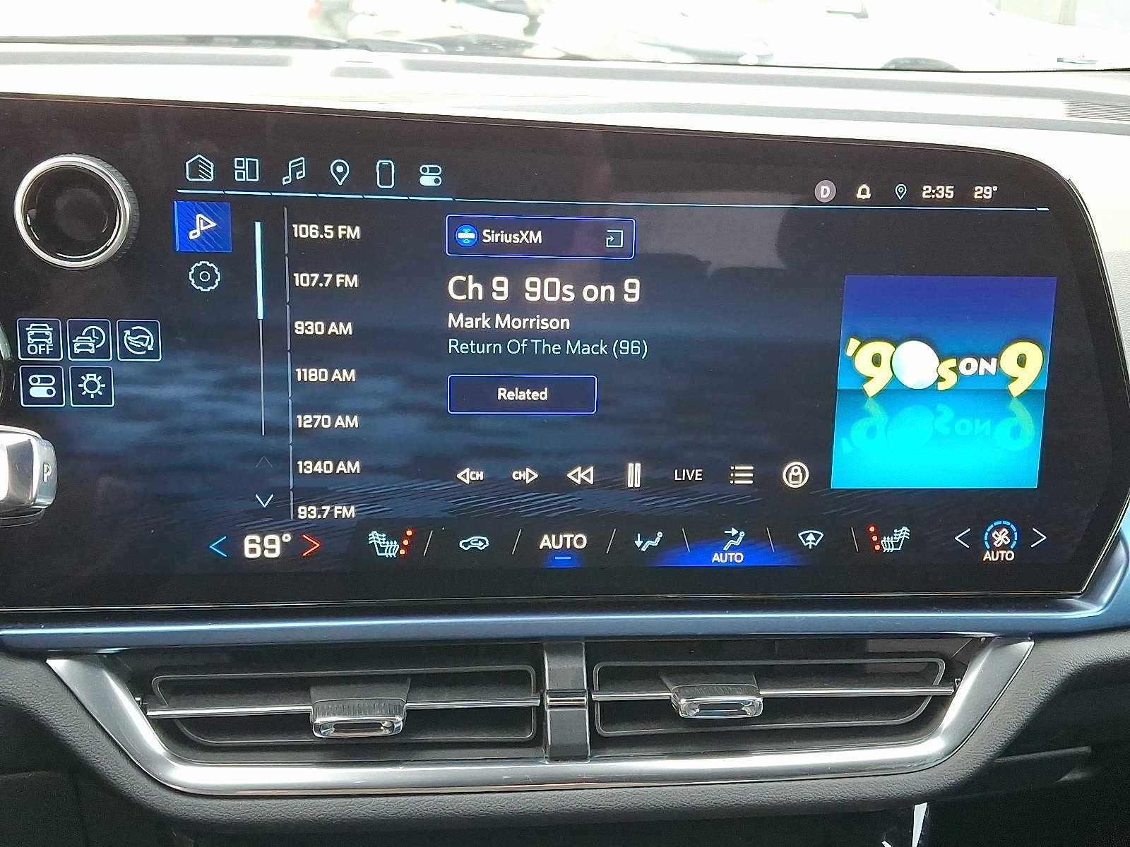 Used 2025 Chevrolet Equinox EV LT w/ Convenience Package image 17