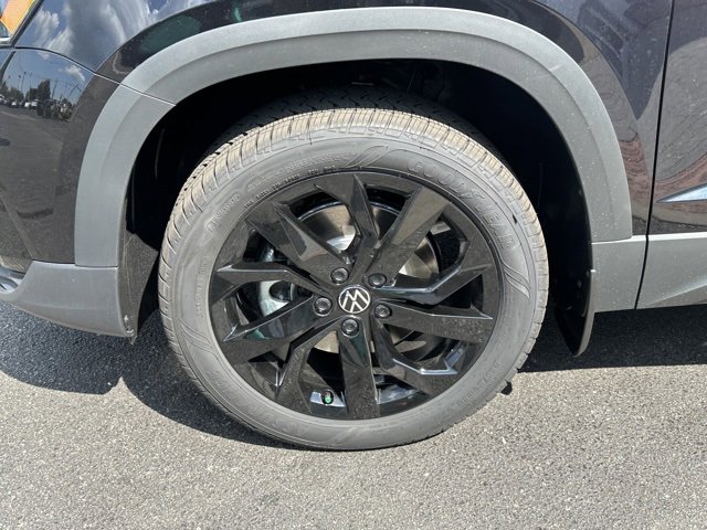 New 2024 Volkswagen Taos SE image 9