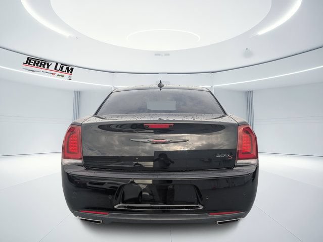 Used 2023 Chrysler 300 S w/ Comfort Group RWD image 4