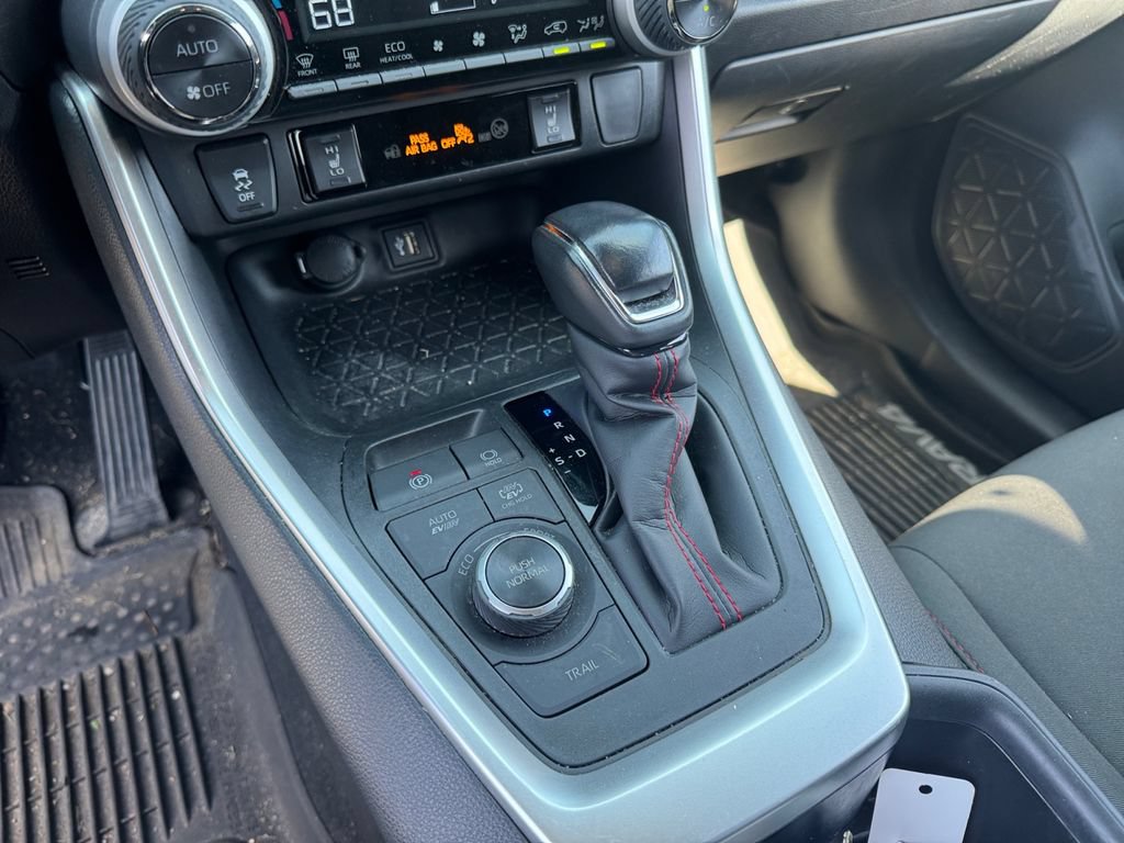 Used 2024 Toyota RAV4 SE w/ Weather & Moonroof Package AWD/4WD image 21