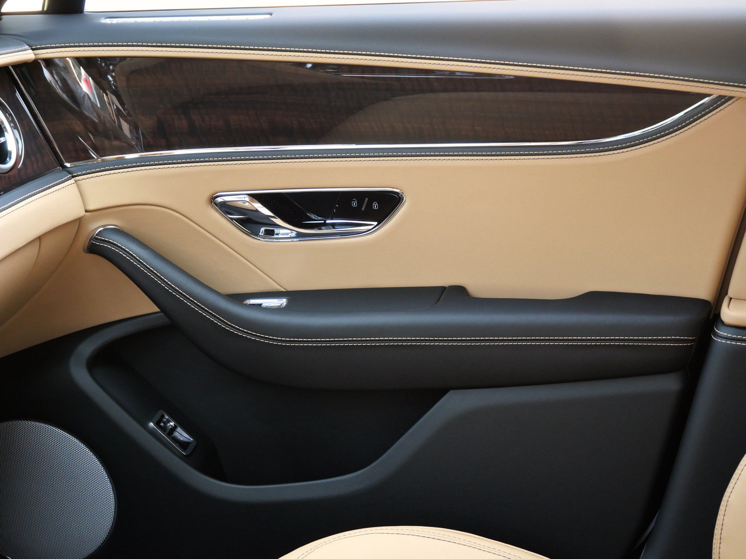 New 2026 Bentley Flying Spur V8 AWD/4WD image 15