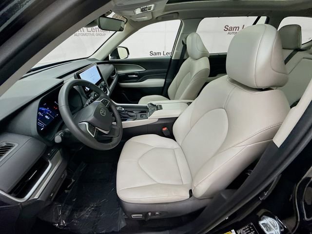 Used 2024 Toyota Grand Highlander AWD Hybrid image 21