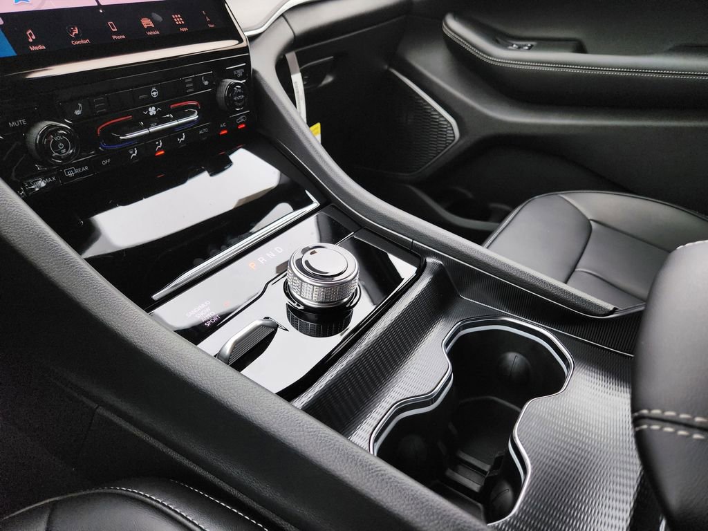 New 2025 Jeep Grand Cherokee Limited w/ Black Appearance Package image 26