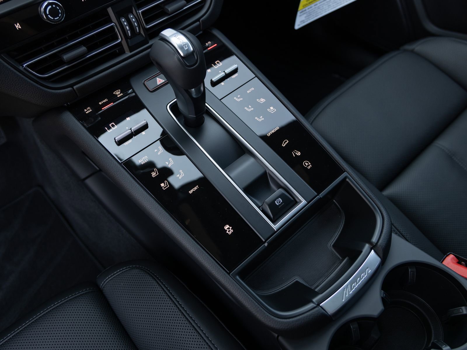 Certified 2026 Porsche Macan AWD/4WD image 27