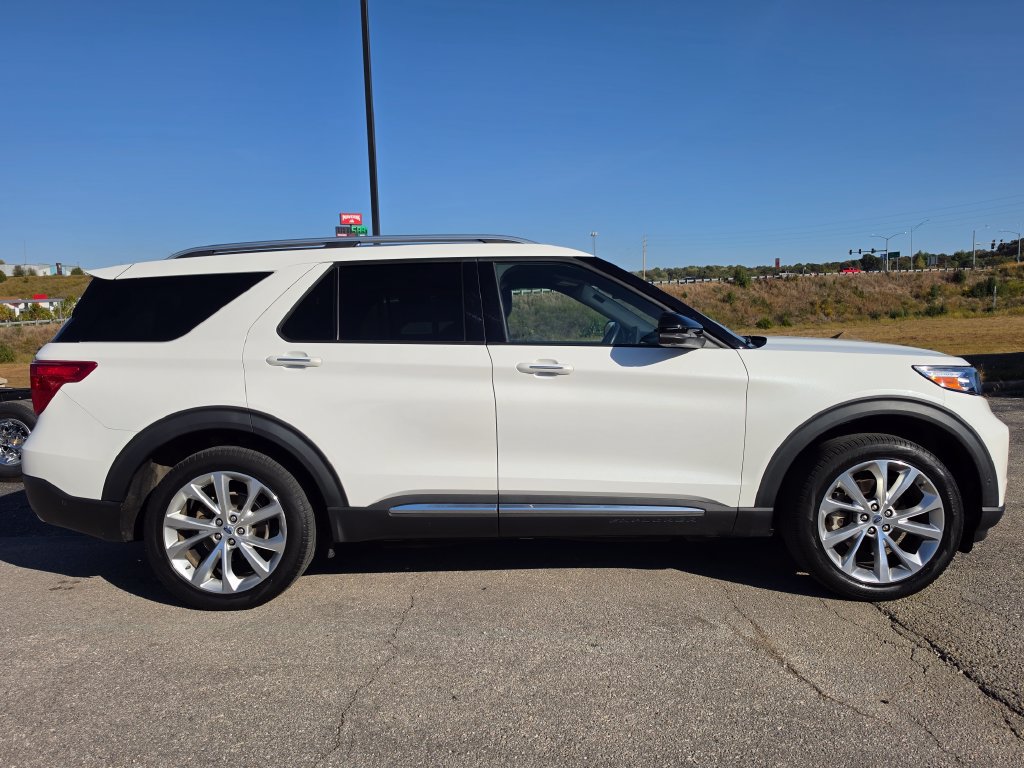 Used 2022 Ford Explorer Platinum w/ Equipment Group 601A AWD/4WD image 9