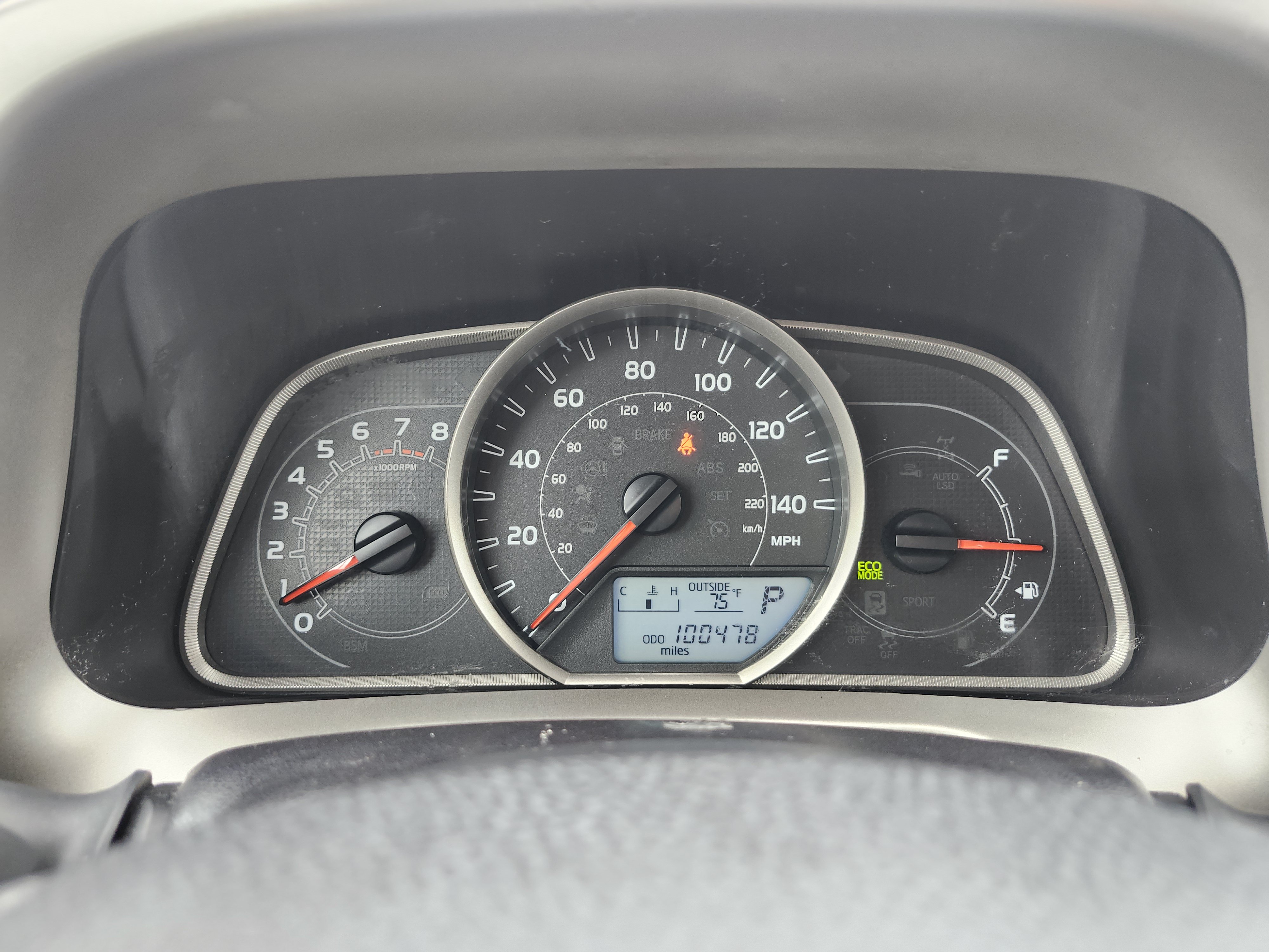 Used 2015 Toyota RAV4 LE FWD image 26