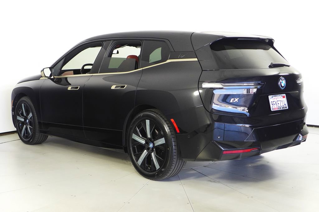 Used 2023 BMW iX xDrive50 w/ Premium Package image 8