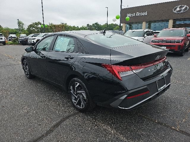 Certified 2025 Hyundai Elantra SEL FWD image 8