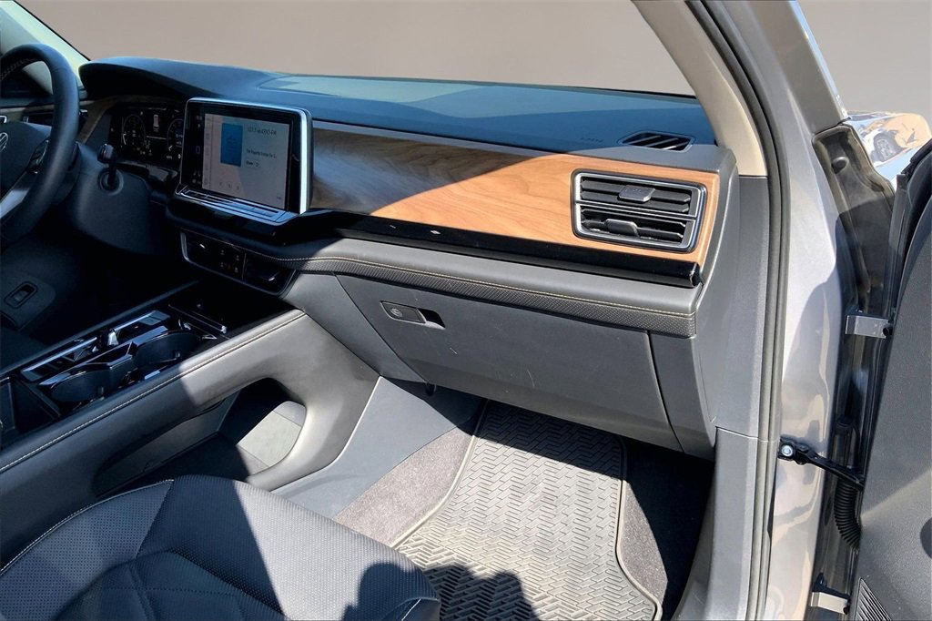 Used 2024 Volkswagen Atlas SE image 17