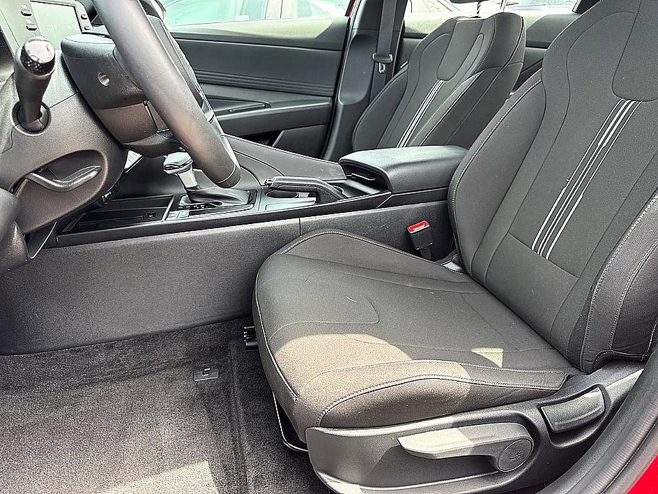 Used 2025 Hyundai Elantra Sport image 11