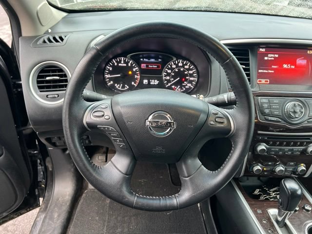 Used 2013 Nissan Pathfinder Platinum w/ Platinum Premium Pkg AWD/4WD image 16
