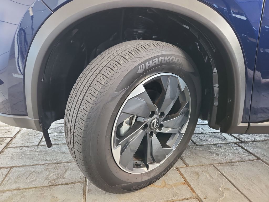 Used 2025 Nissan Rogue SV image 30