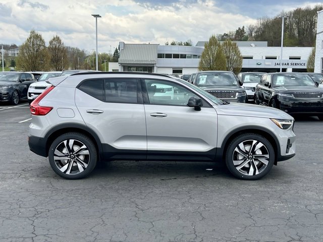 New 2025 Volvo XC40 B5 Ultra w/ Climate Package image 7