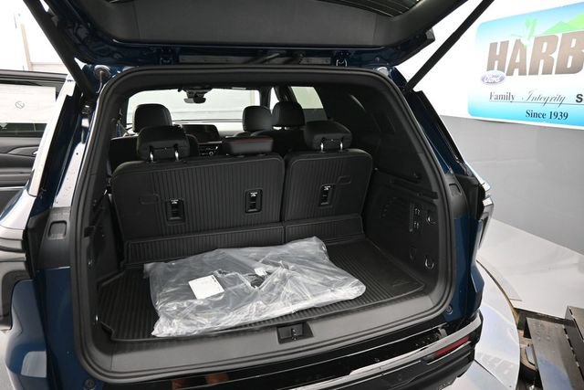 New 2027 Chevrolet Traverse RS w/ LPO, Floor Liner Package FWD image 8