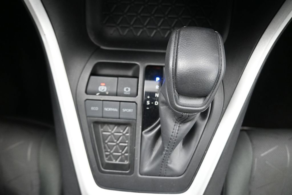 Used 2024 Toyota RAV4 XLE FWD image 9