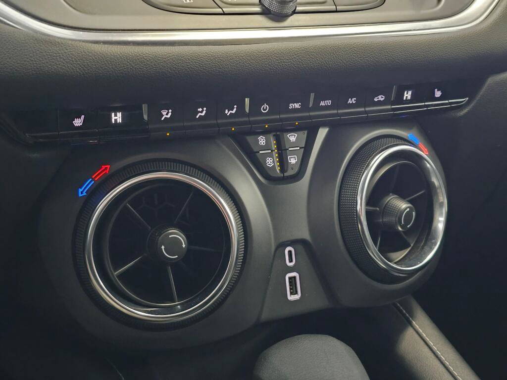 Used 2025 Chevrolet Blazer LT image 30