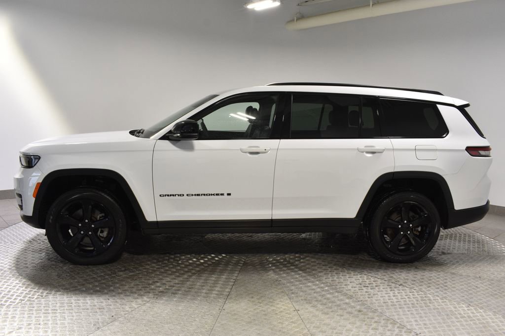 Used 2023 Jeep Grand Cherokee L Laredo image 2