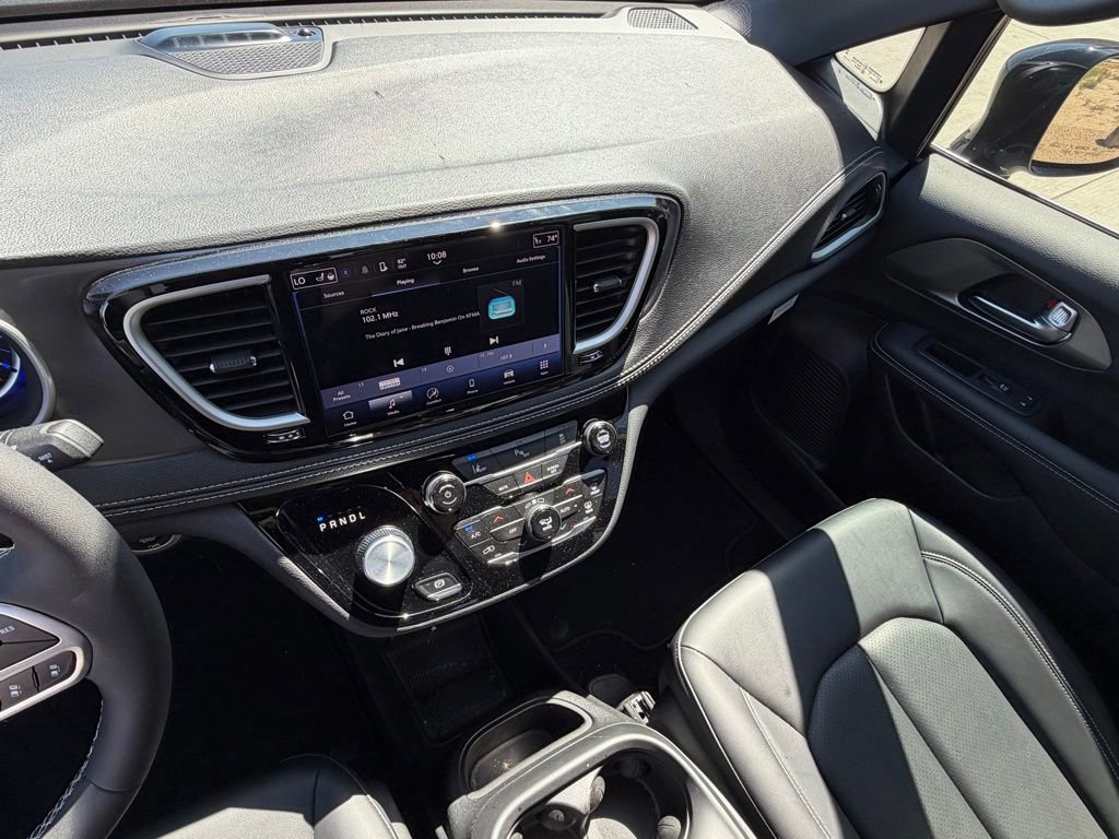 Used 2025 Chrysler Pacifica Select FWD image 17
