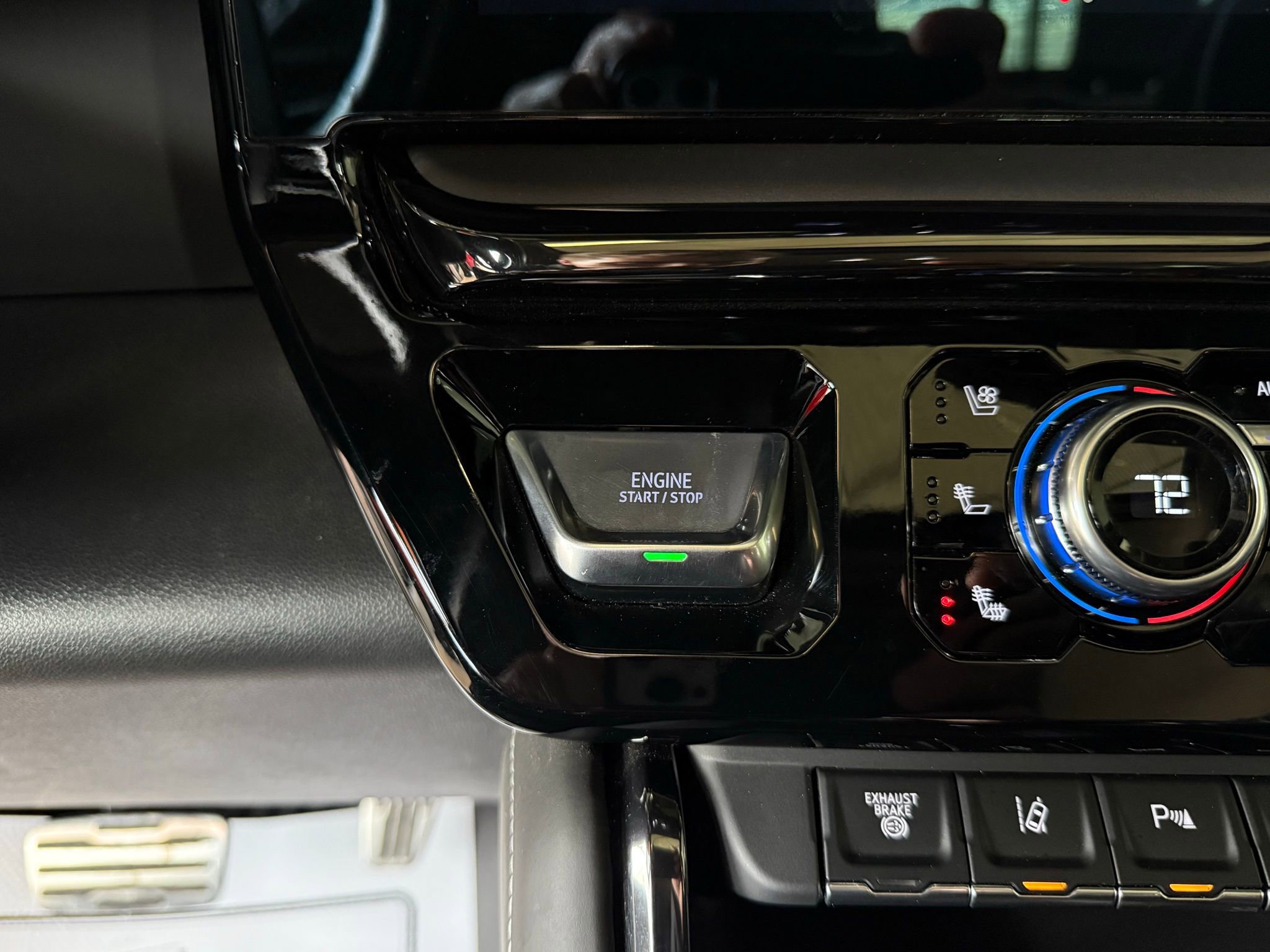 Used 2024 GMC Sierra 2500 AT4X image 57