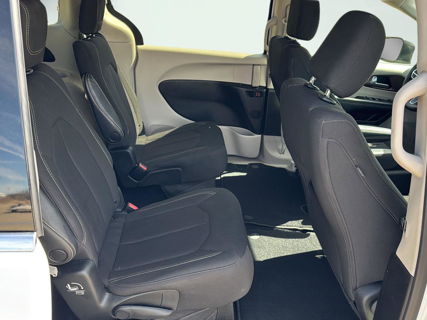 Used 2023 Chrysler Voyager LX image 24