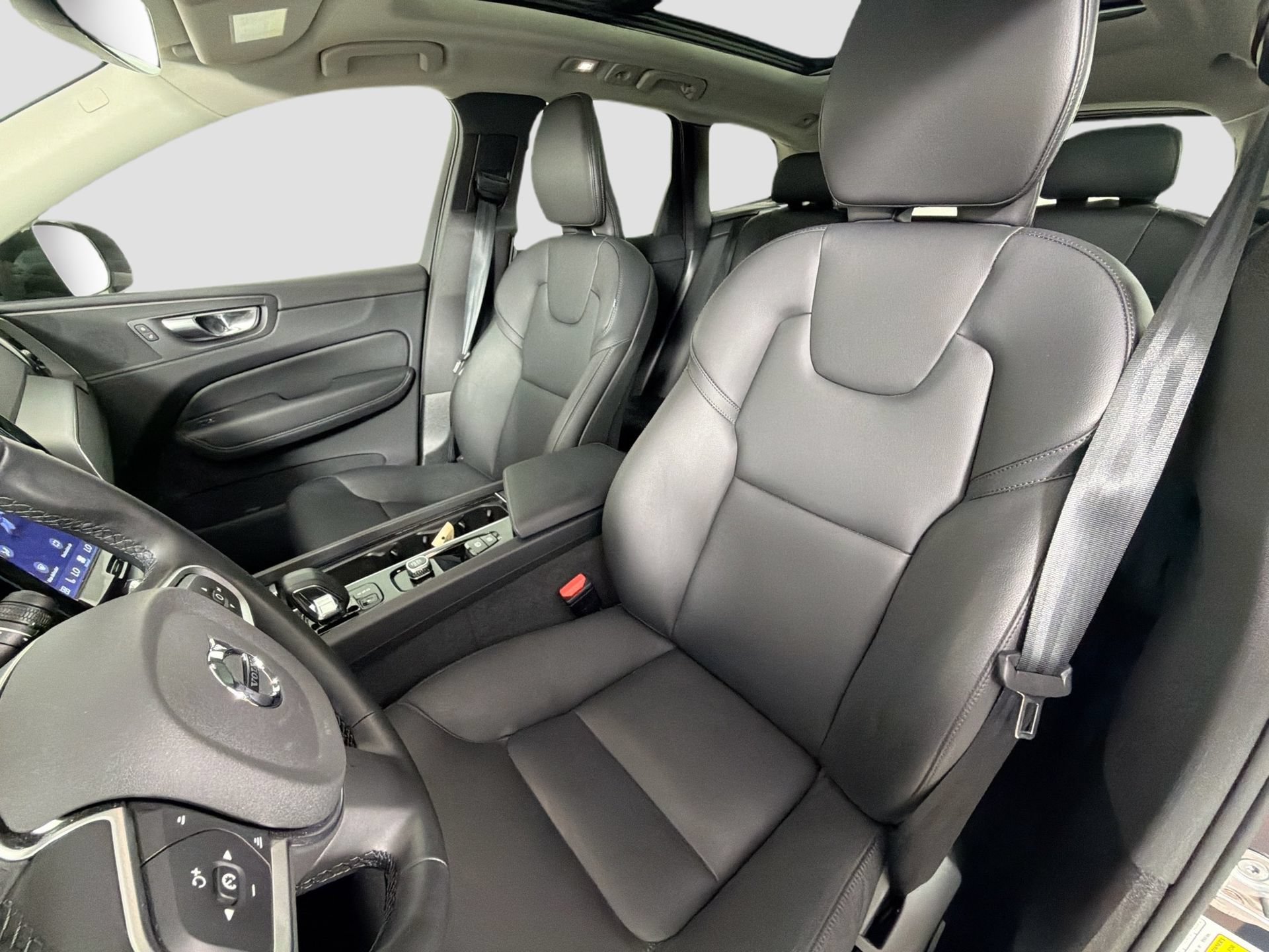 Certified 2025 Volvo XC60 B5 Core AWD/4WD image 21