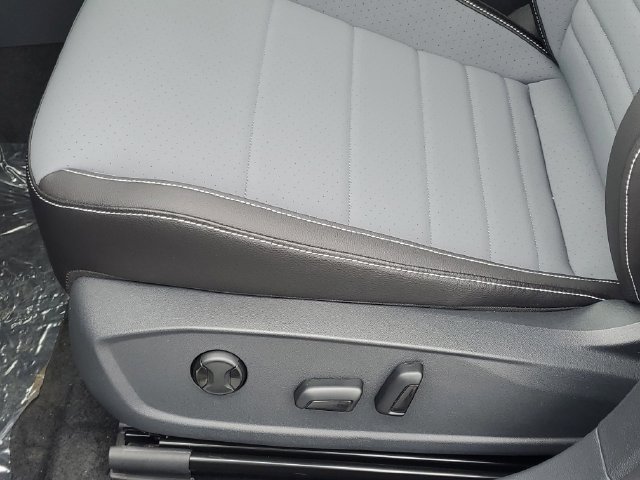 New 2026 Volkswagen Jetta SE FWD image 12