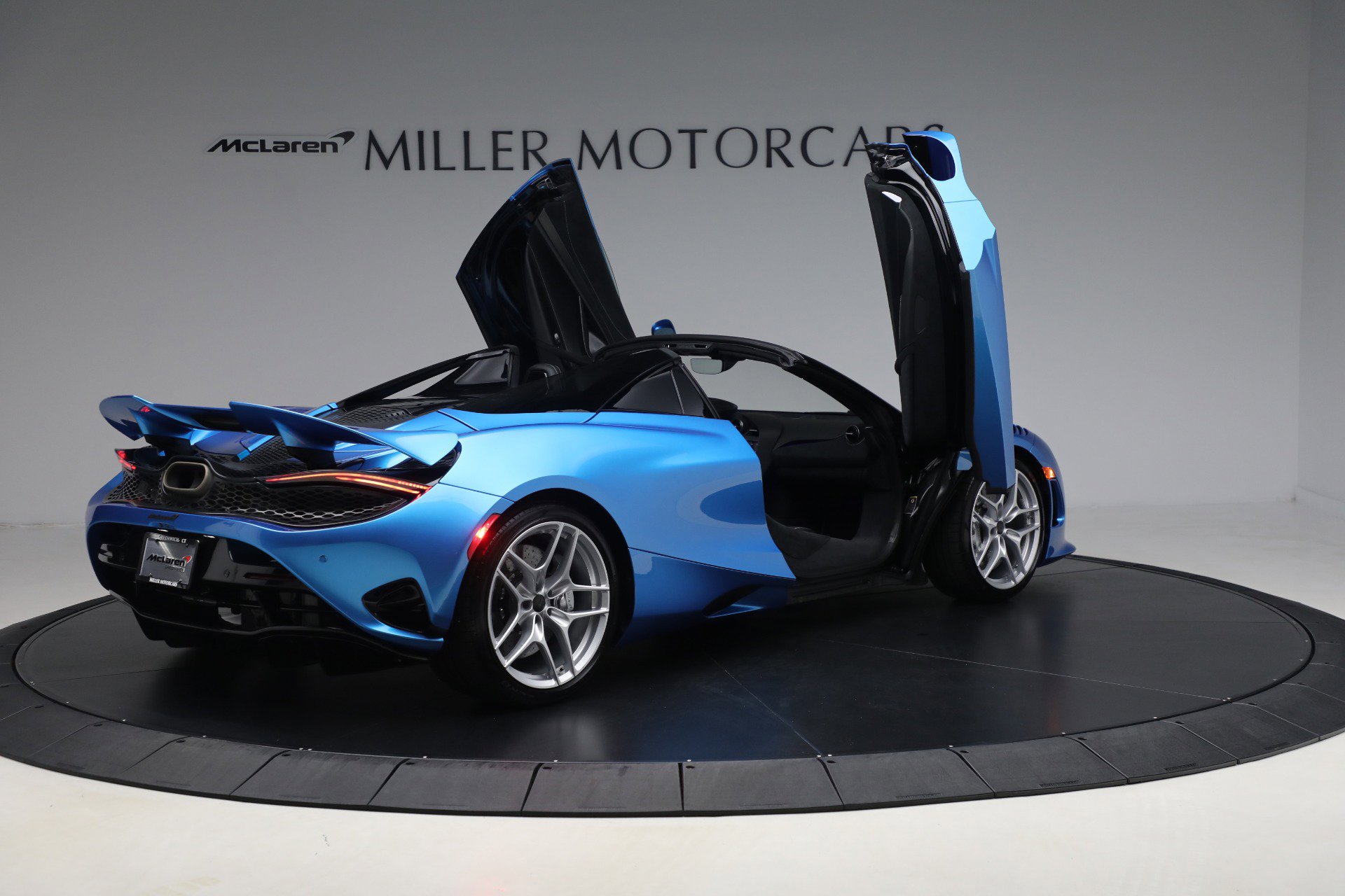 Used 2025 McLaren 750S Spider RWD image 19