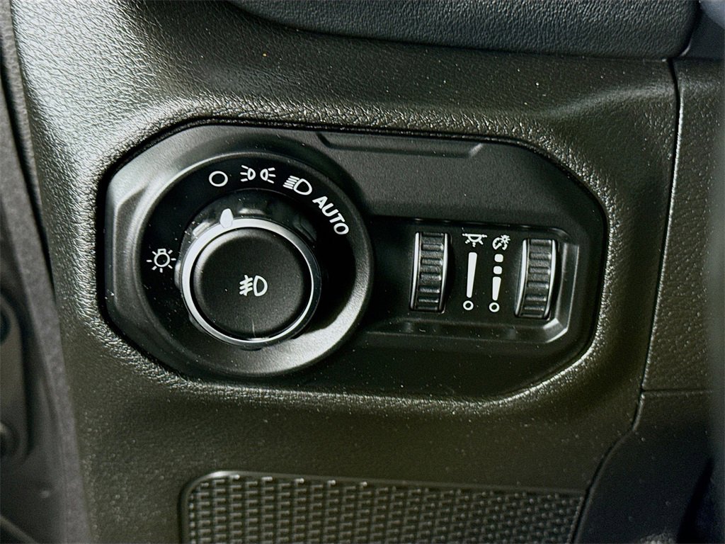 Used 2018 Jeep Wrangler Unlimited Sahara image 20