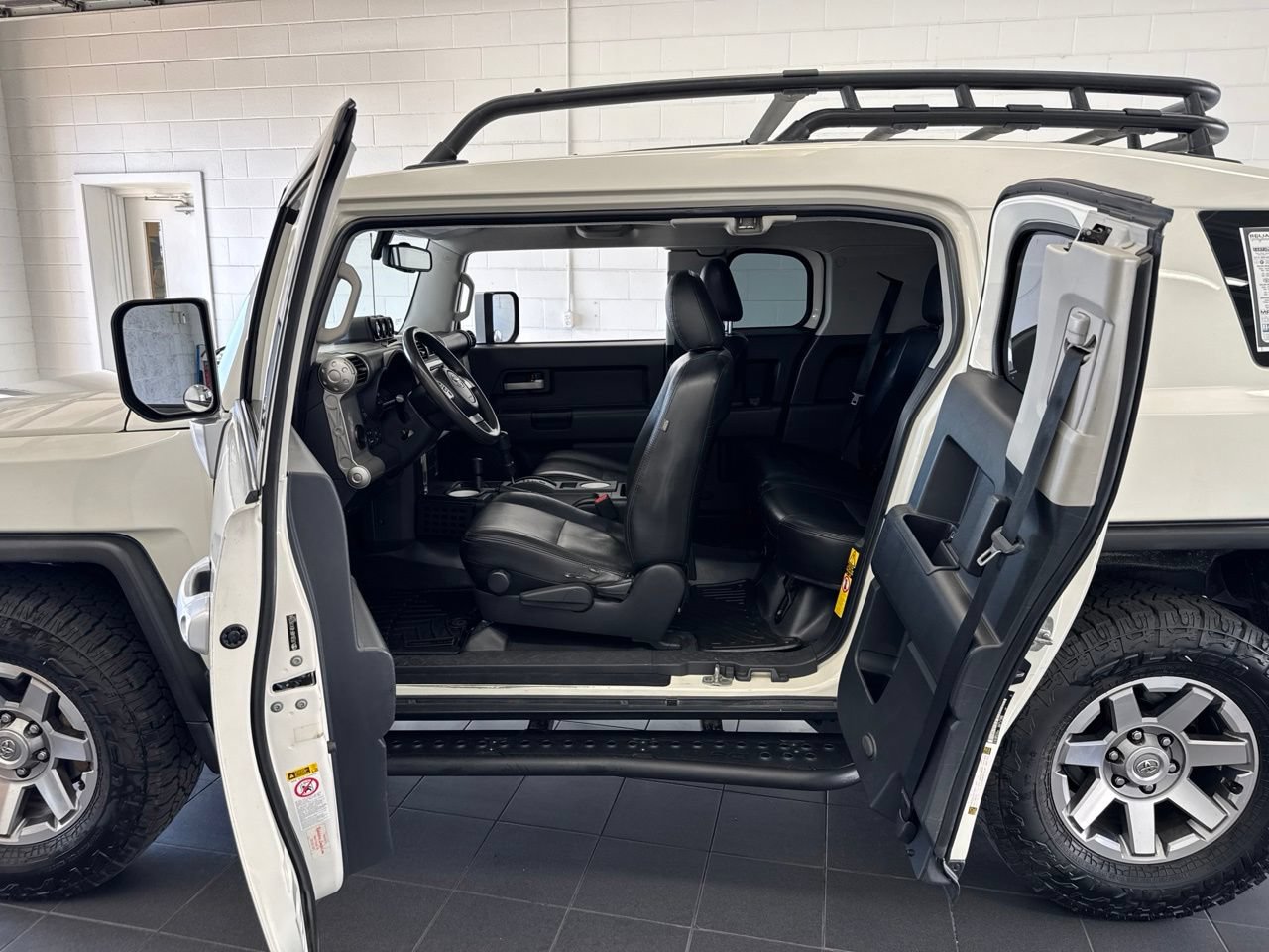Used 2014 Toyota FJ Cruiser 4WD w/ Convenience Package image 18
