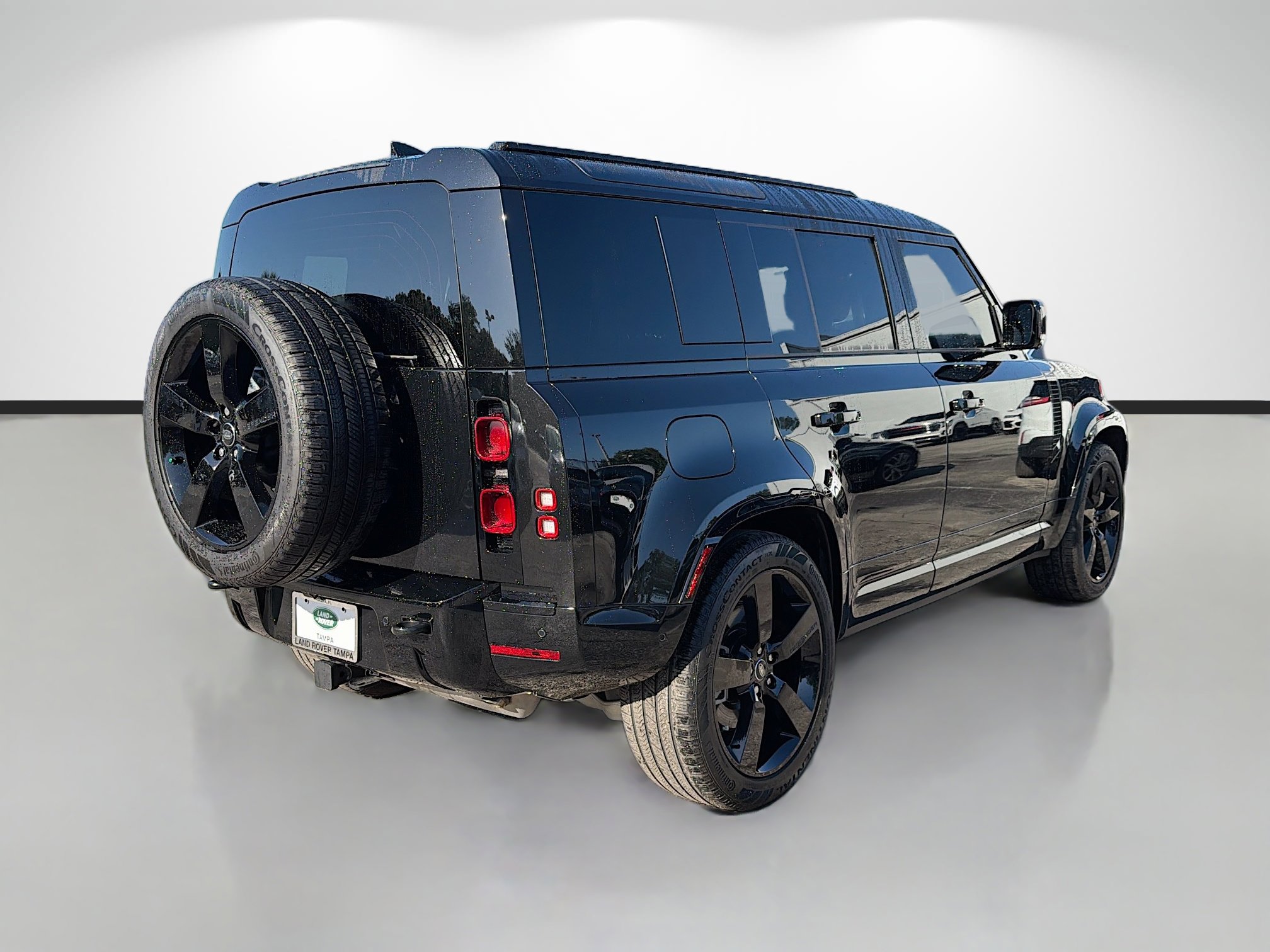 Certified 2025 Land Rover Defender 110 X-Dynamic SE AWD/4WD image 5