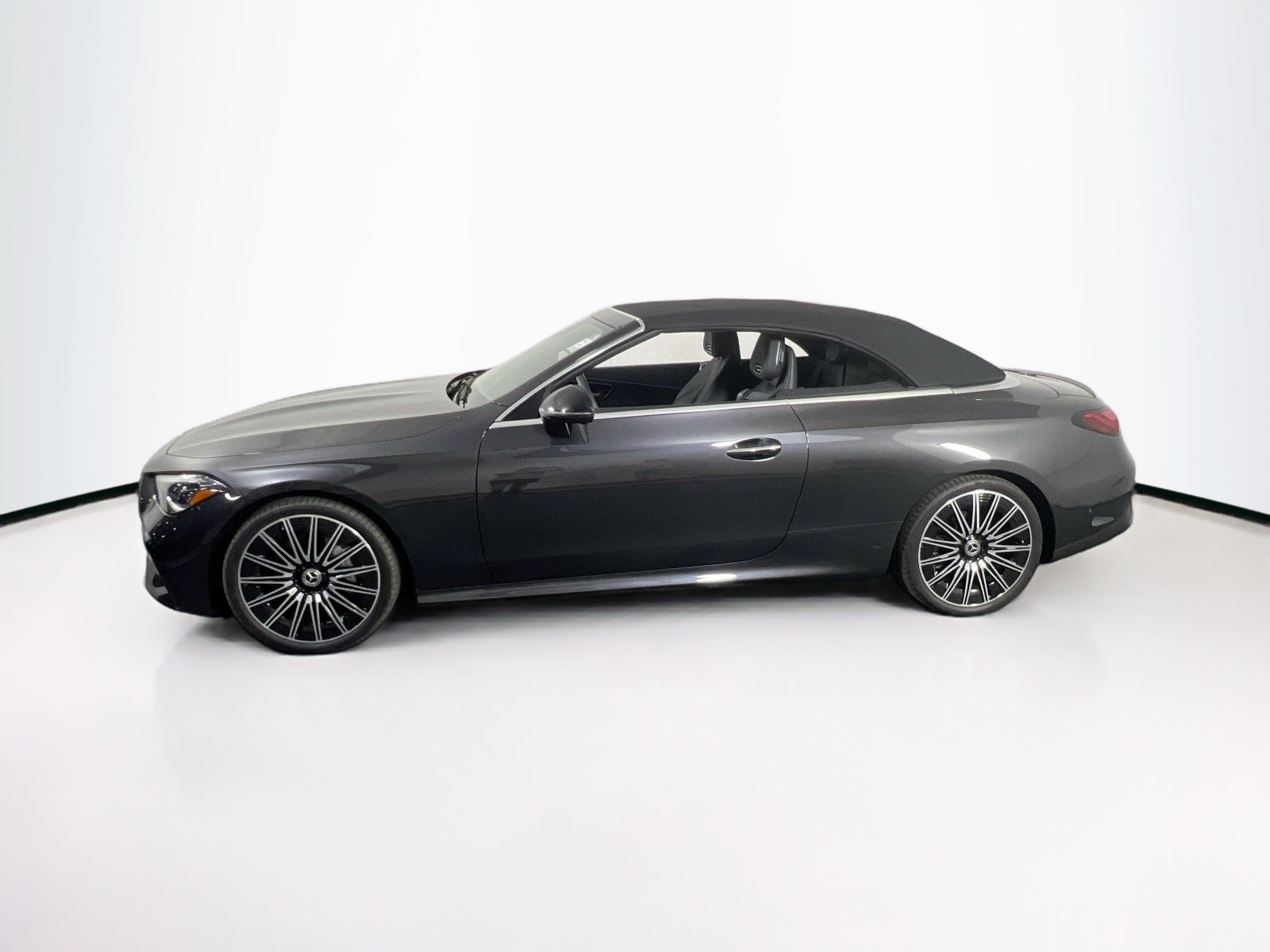 Used 2025 Mercedes-Benz CLE 300 4MATIC Cabriolet w/ Night Package image 8