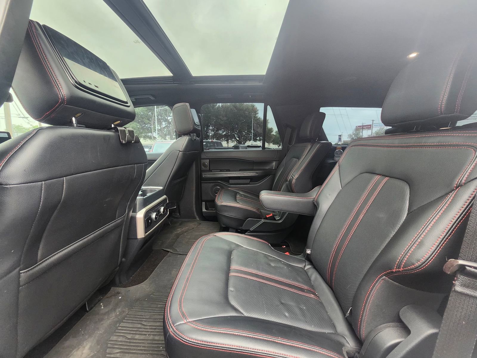 Used 2023 Ford Expedition Limited image 11